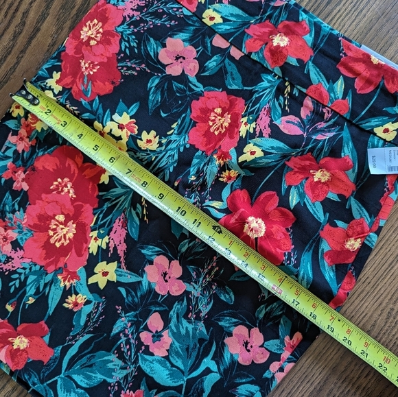 NWT Maurices Soft and Stretchy Floral Summer Print Pencil Skirt Size Women's M - Picture 4 of 8